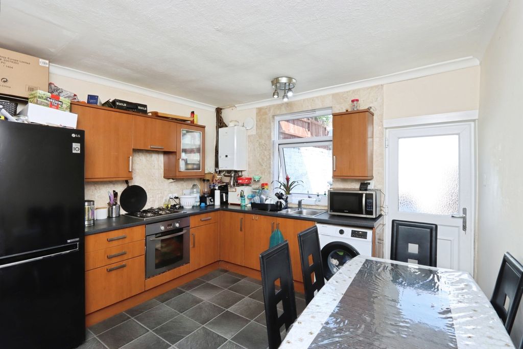 Property photo 2 of 17 Photo