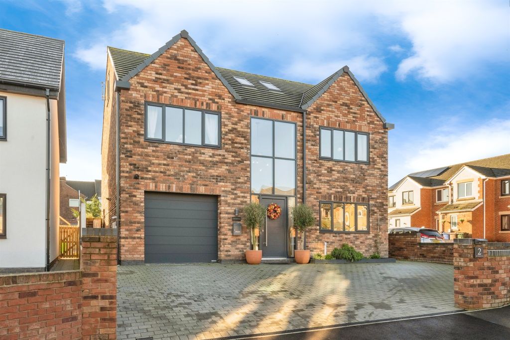 Property photo 1 of 31