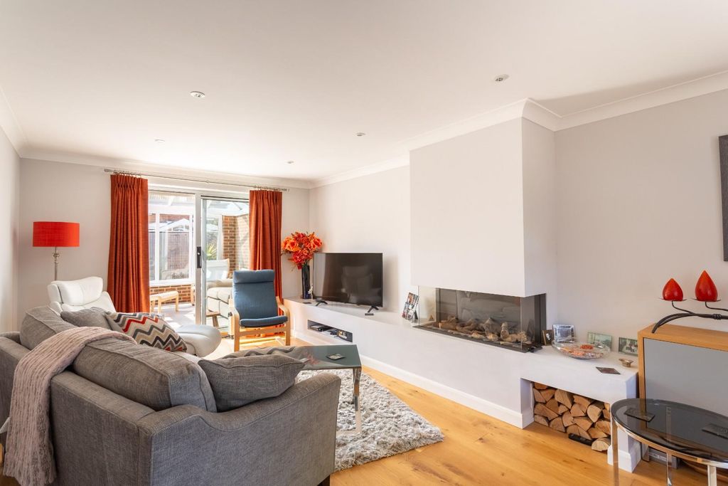 Property photo 2 of 22 Bramble Gardens-9.Jpg