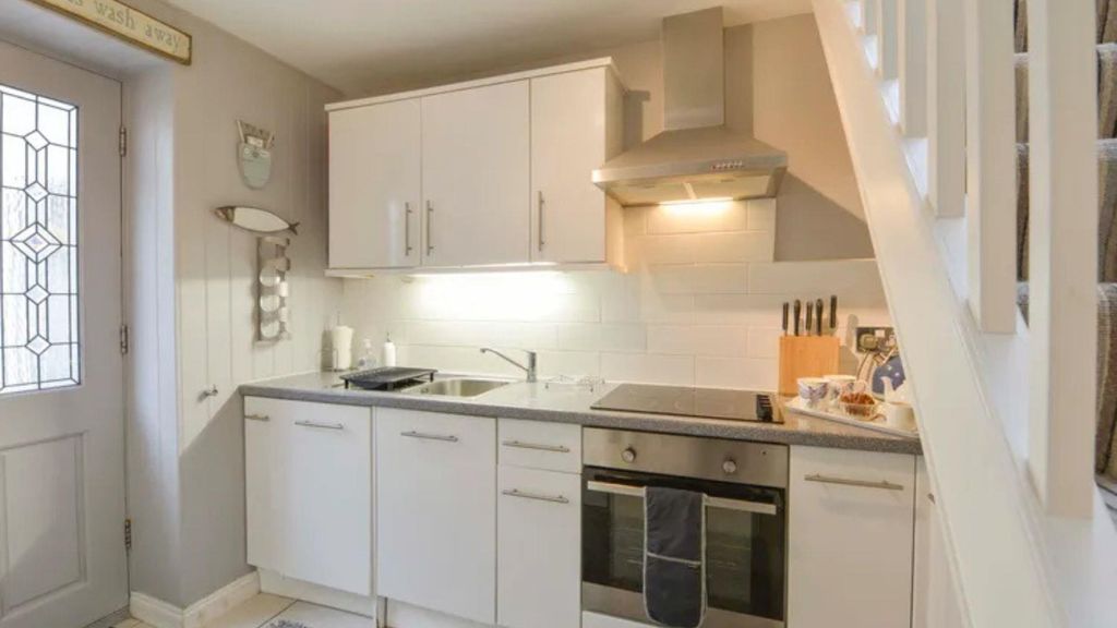 Property photo 2 of 11 Kitchen .Jpg