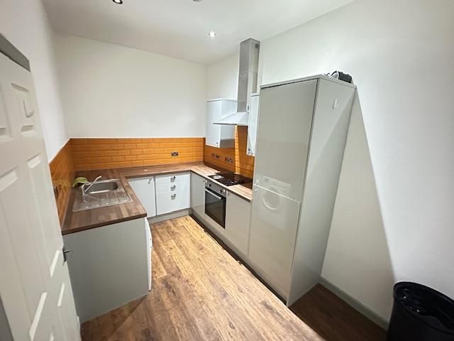 Property photo 2 of 6 Kitchen