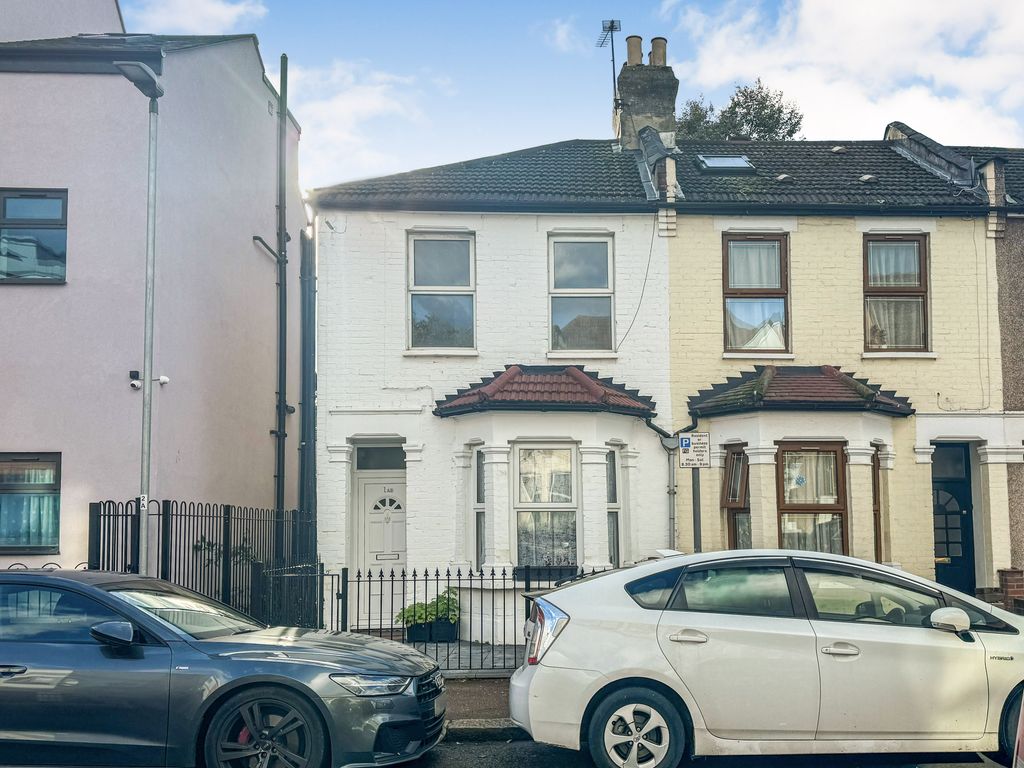 Property photo 2 of 7 First Floor Flat, 1B Park Avenue, Barking, Ig11 8Qu