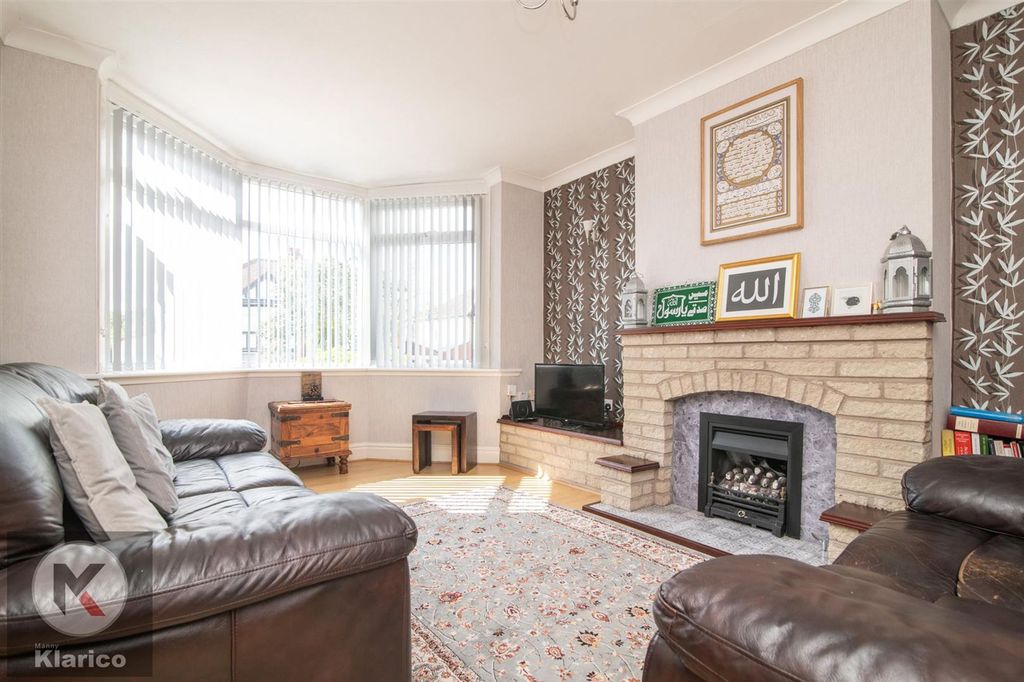 Property photo 2 of 16 20,Bartonlodge-2.Jpg