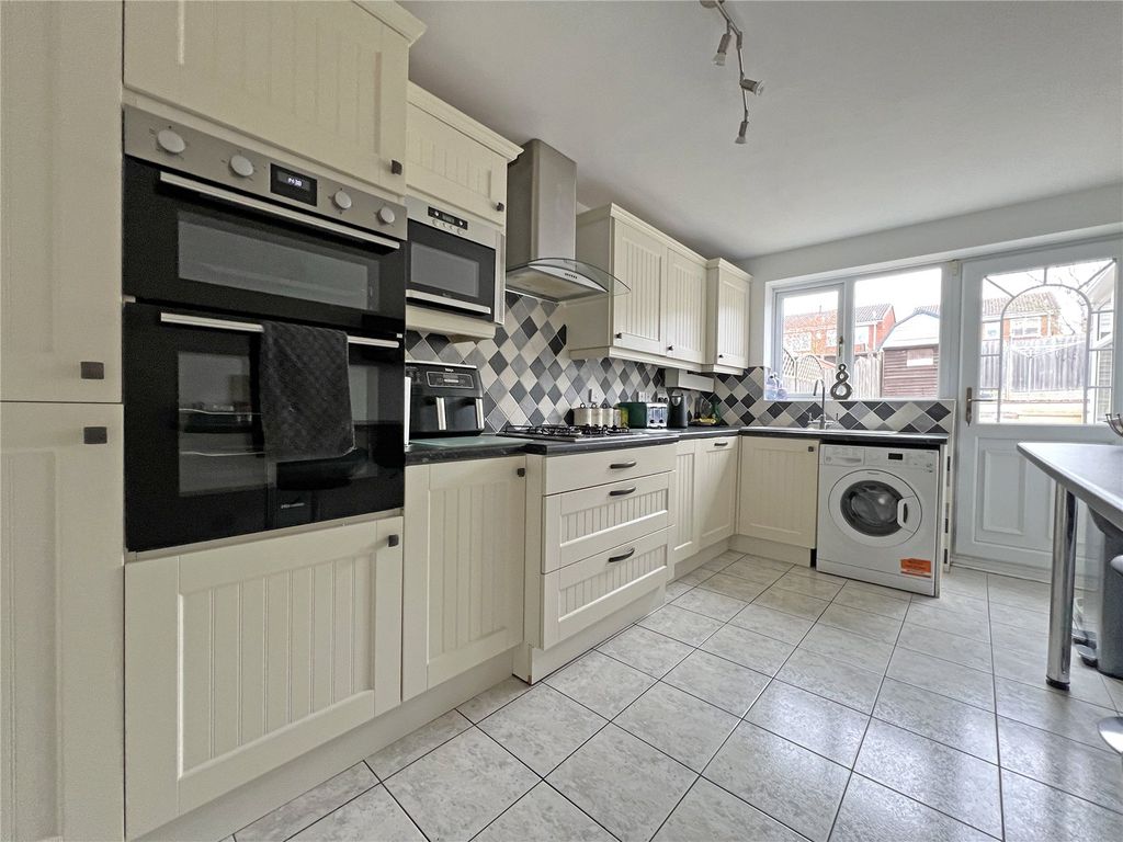 Property photo 2 of 21 Picture No. 18