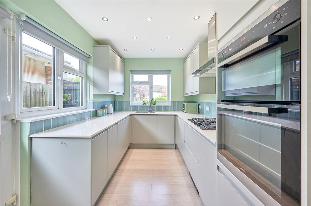 Property photo 3 of 14 Refitted Kitchen