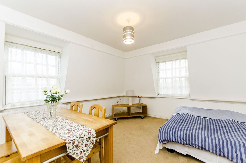 Property photo 2 of 8