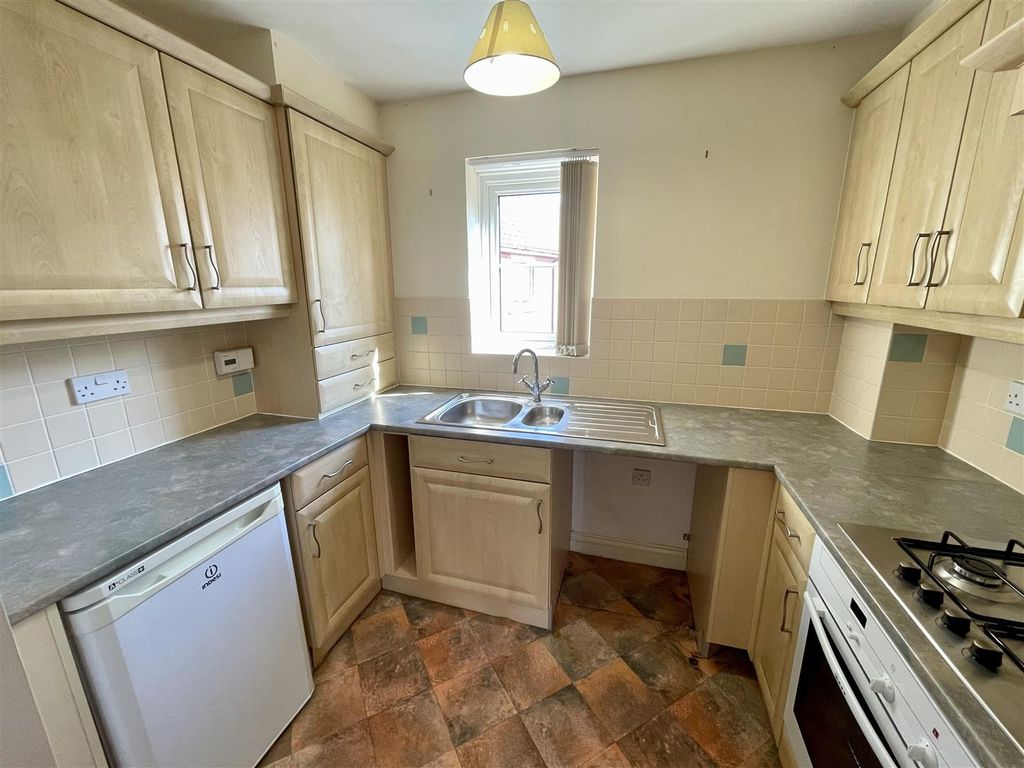 Property photo 3 of 12 Kitchen