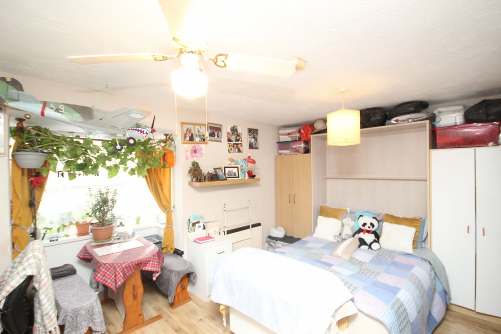 Property photo 1 of 5 Conifer Way, Wembley, Middlesex, Ha0