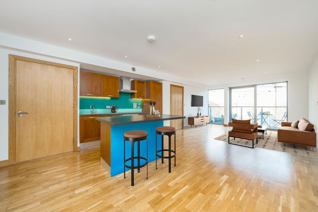 Property photo 2 of 8