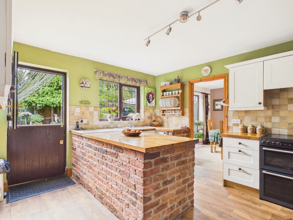 Property photo 2 of 24 5440054