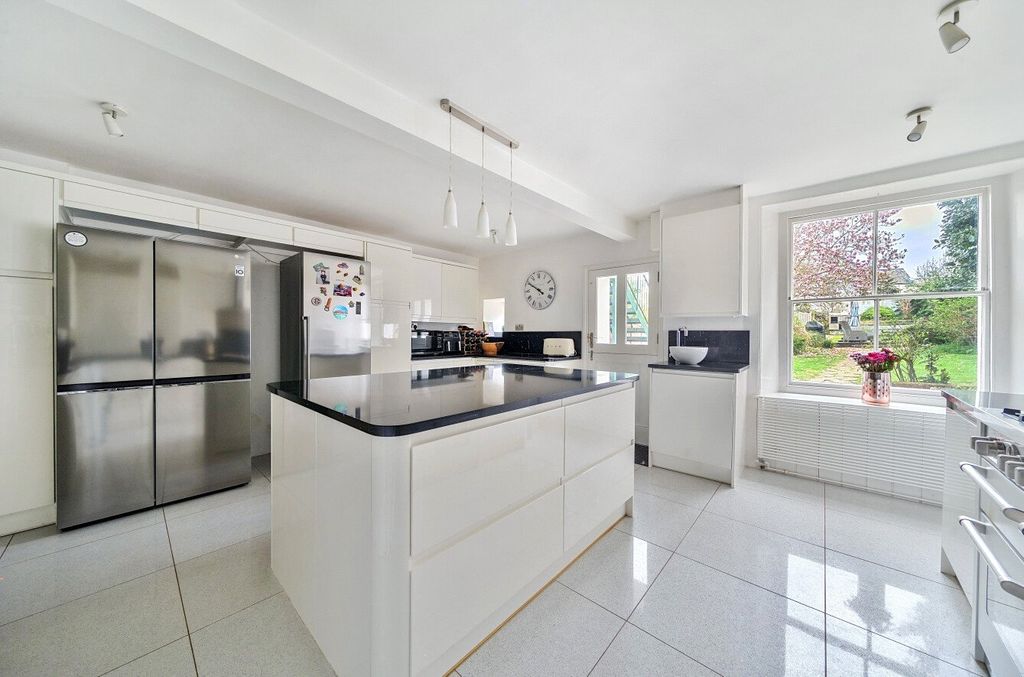 Property photo 3 of 15 Kitchen To Garden