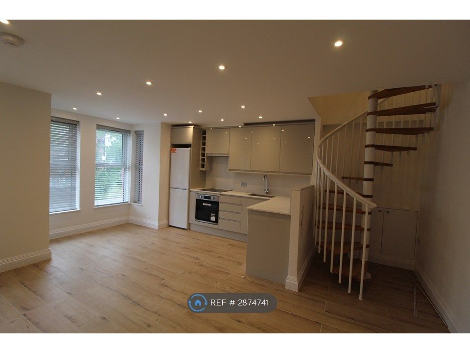 Property photo 3 of 21 Kitchen Lounge