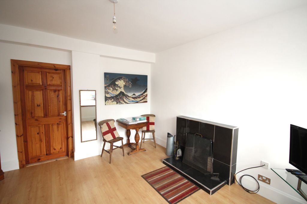 Property photo 2 of 13 Lounge