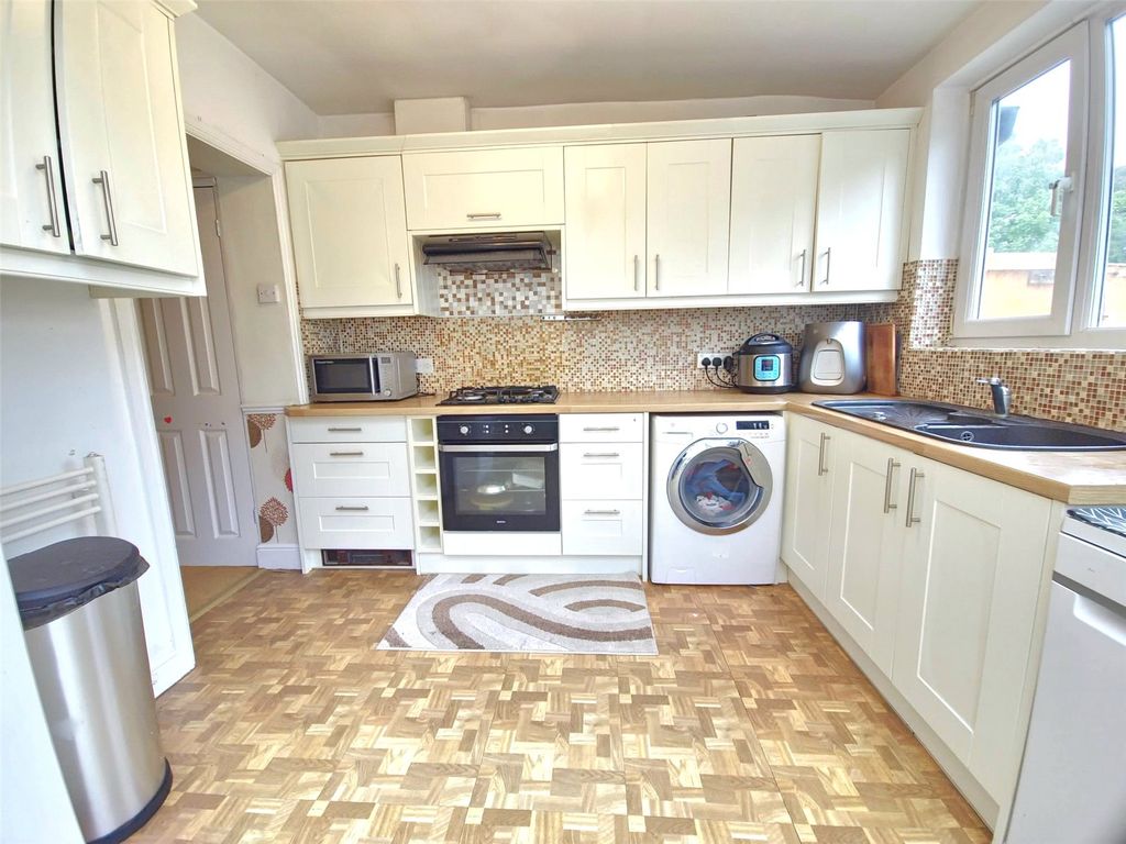 Property photo 2 of 16 Picture No. 14