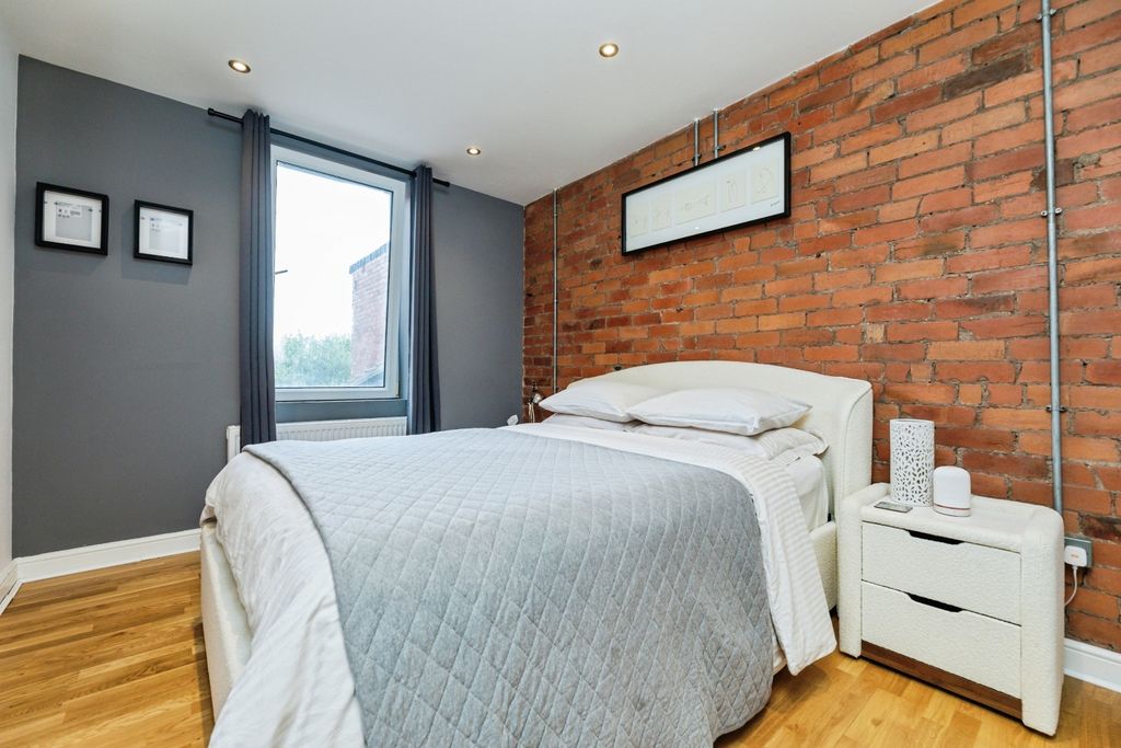 Property photo 1 of 24 Pbox-Bedroom-333381.Jpg