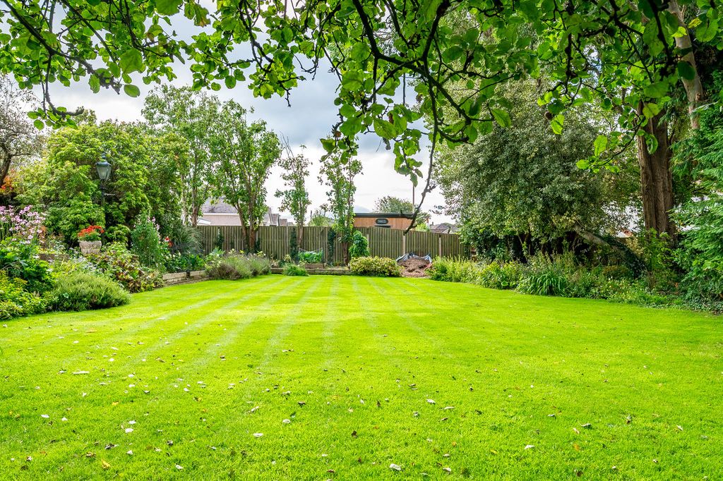 Property photo 3 of 39