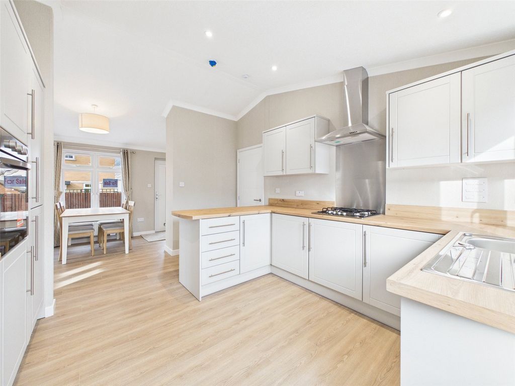 Property photo 2 of 17 Picture No. 14