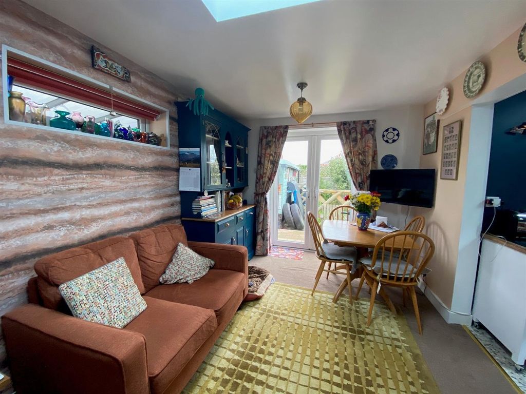 Property photo 3 of 28 Family Dining Room.Jpg