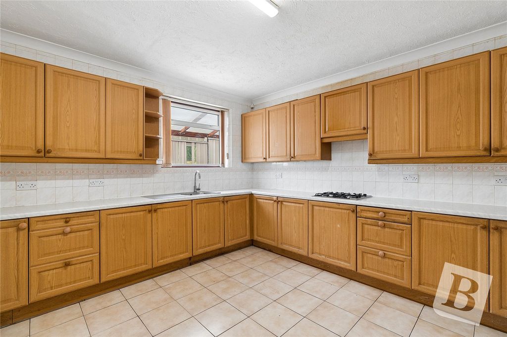 Property photo 3 of 18 Kitchen