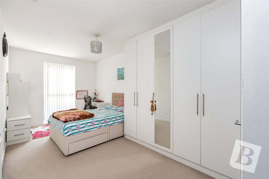 Property photo 2 of 15 Bedroom