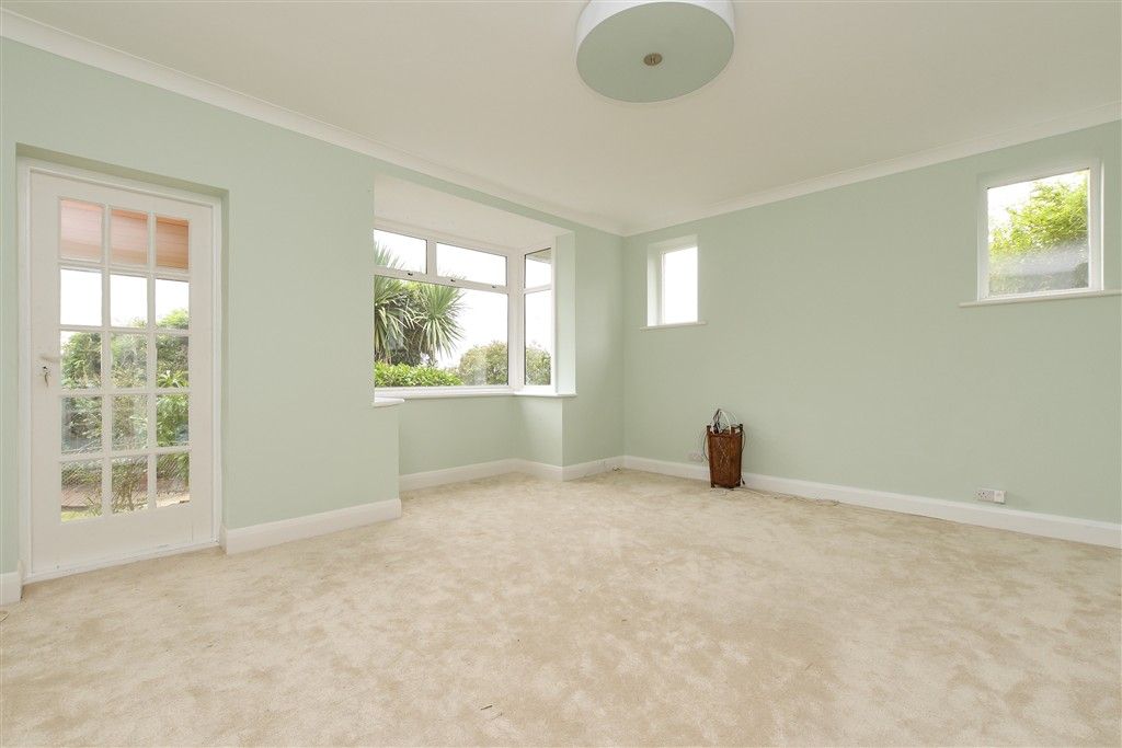 Property photo 3 of 18 Living Room