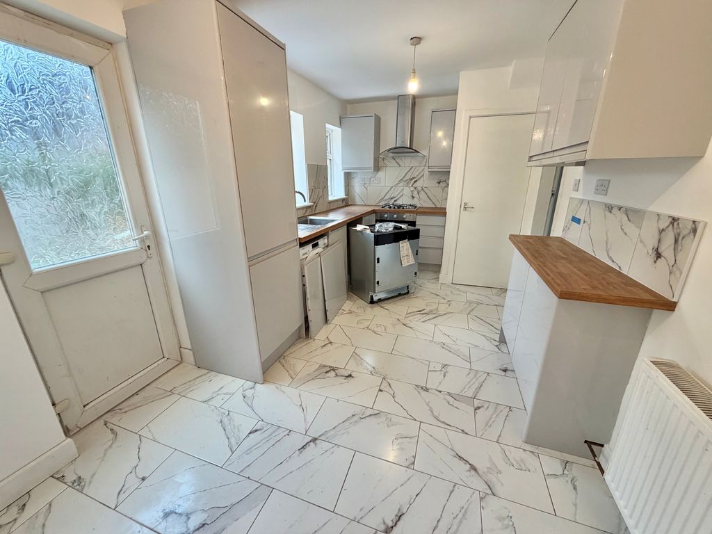 Property photo 2 of 17 Image