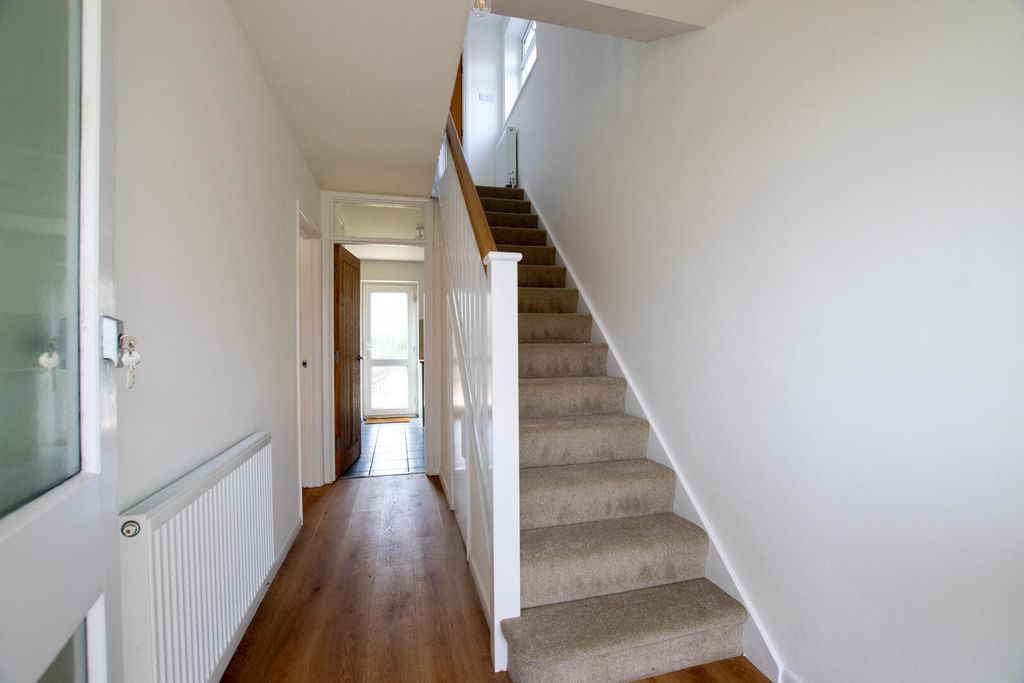 Property photo 2 of 21 Hallway