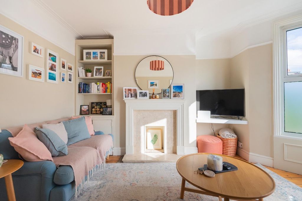 Property photo 1 of 32 0G6Pabn - Living Room A.Jpg