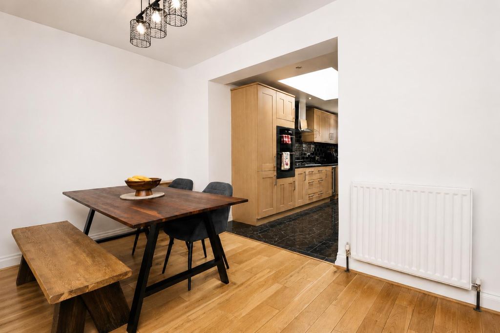 Property photo 3 of 24