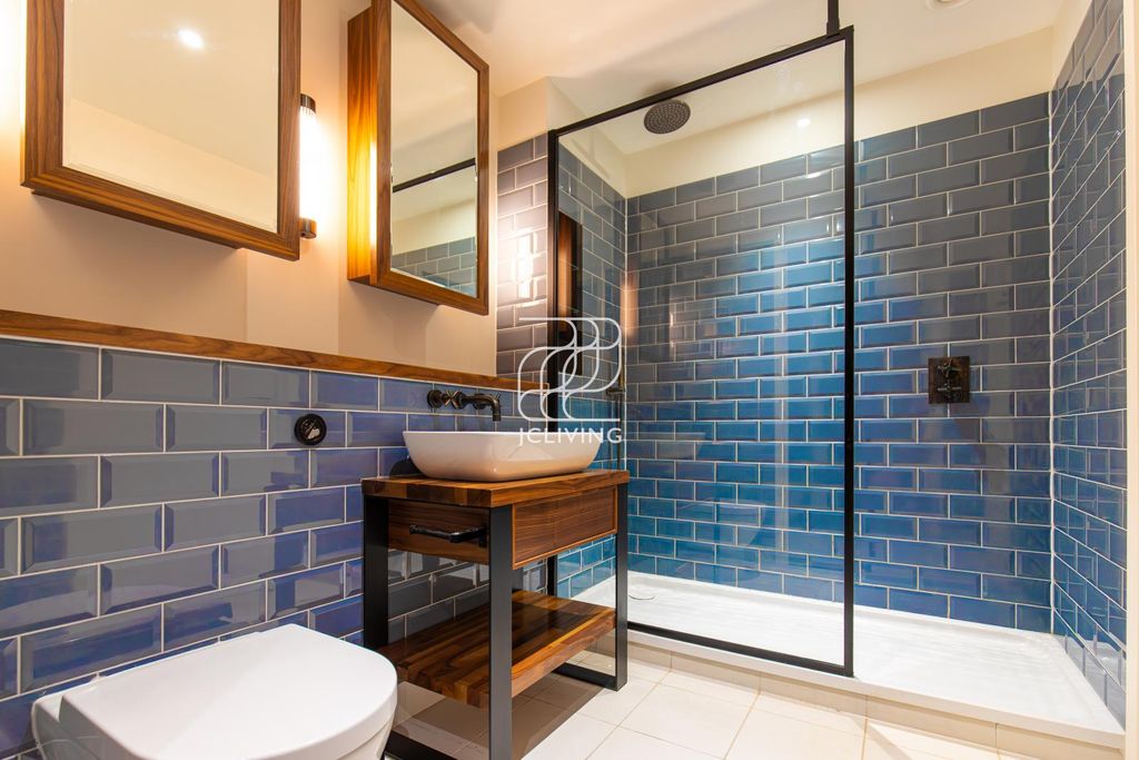 Property photo 3 of 12 0Fcb25B53d86B03E137d3Ec0A55A9062.Jpg