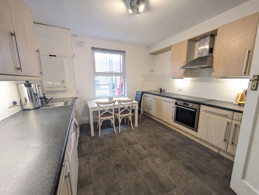 Property photo 1 of 7 Spacious &amp; Chain Free2 Bed Flat With A Very Long Lease For Sale Yew Tree Court Nw11