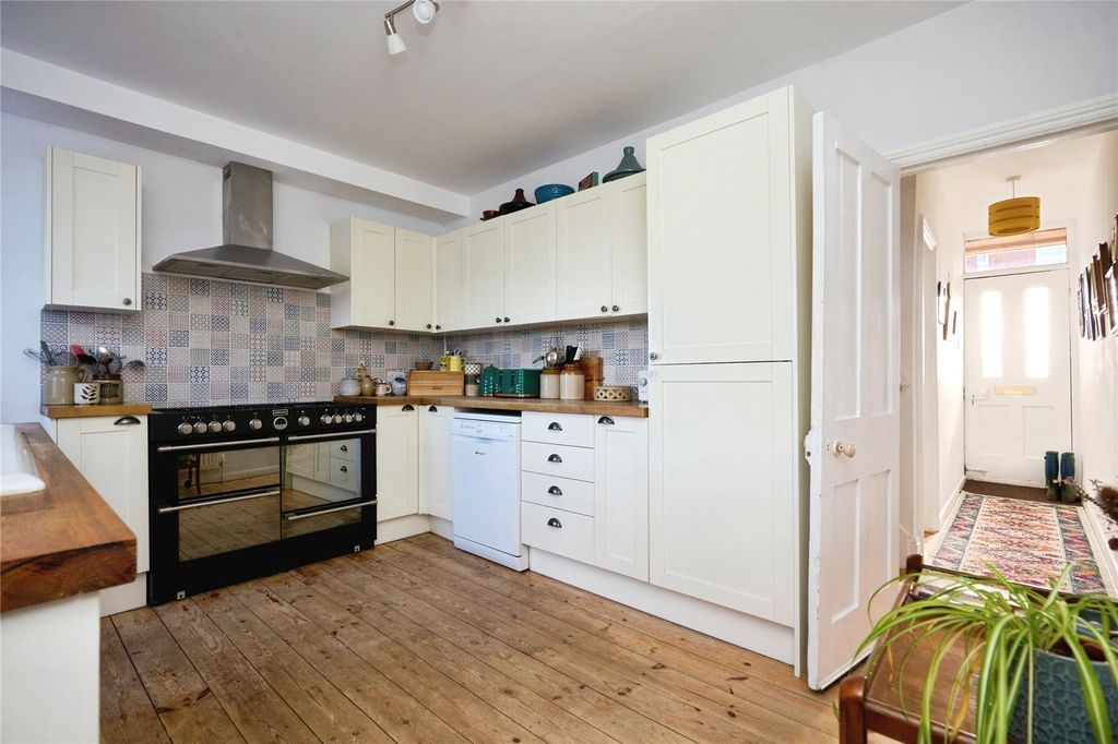 Property photo 3 of 15 Kitchen