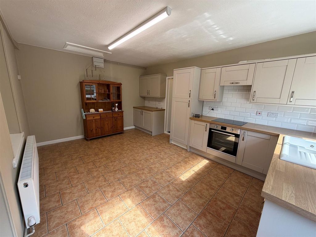 Property photo 3 of 23 Kitchen.Jpg