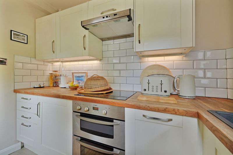 Property photo 3 of 23 Kitchen
