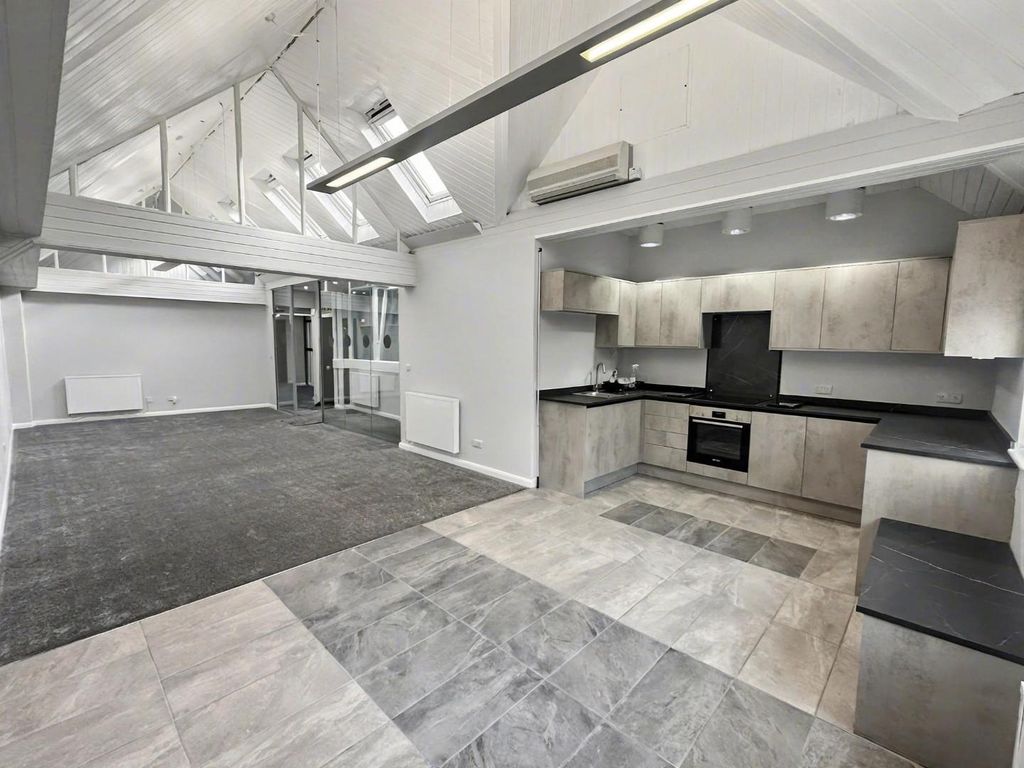 Property photo 1 of 14 Kitchen (4).Jpg