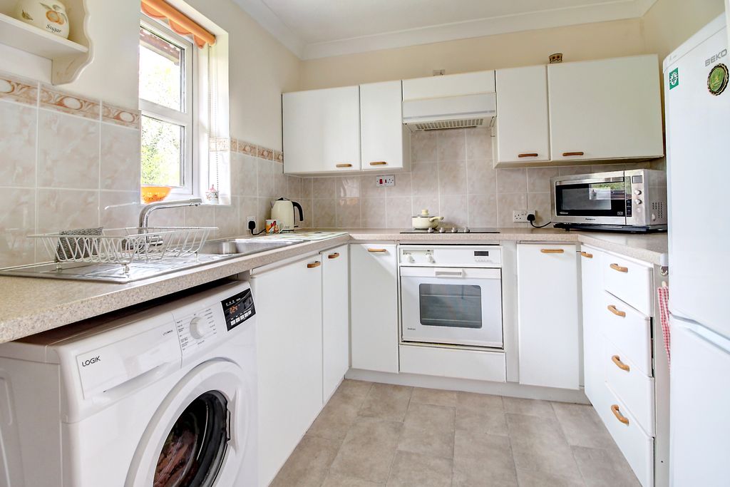 Property photo 2 of 12 Kitchen