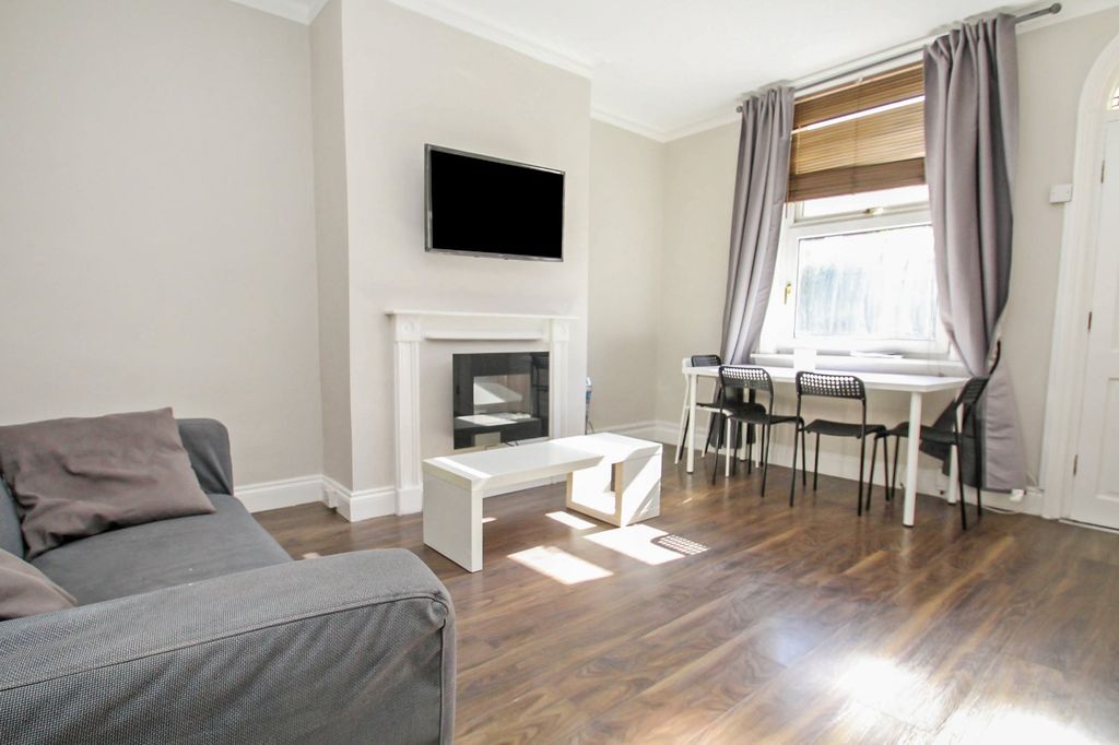 Property photo 1 of 12 Picture No. 03