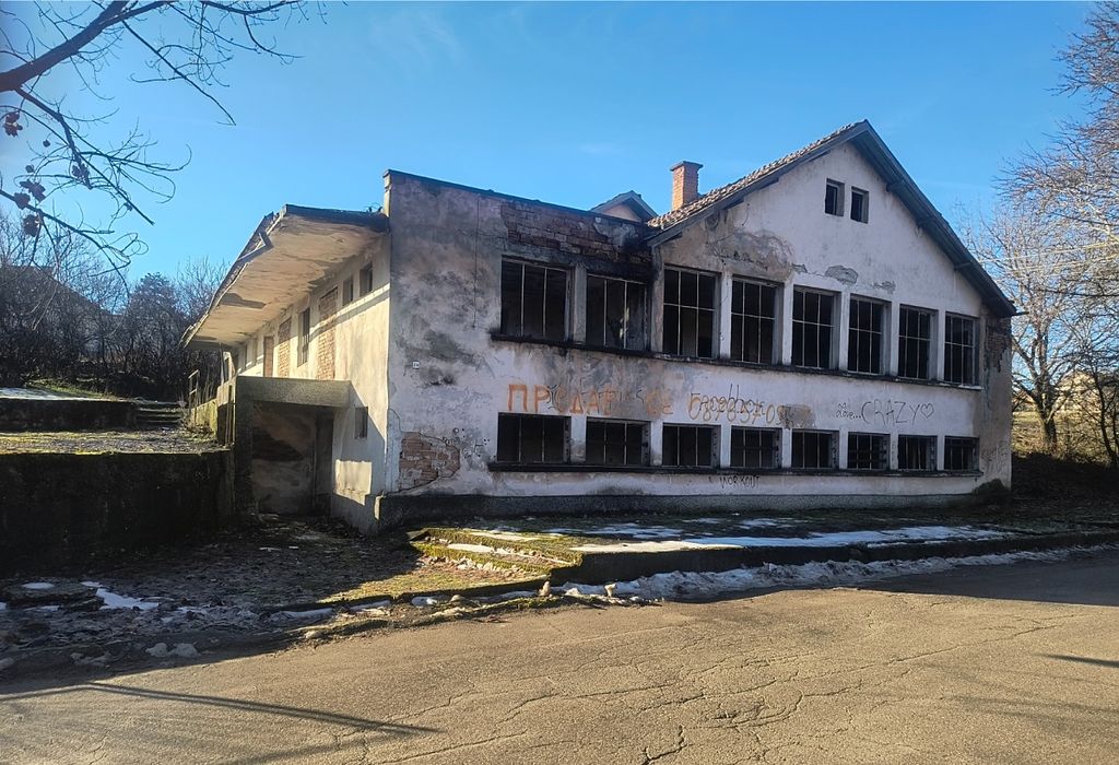 Property photo 1 of 6