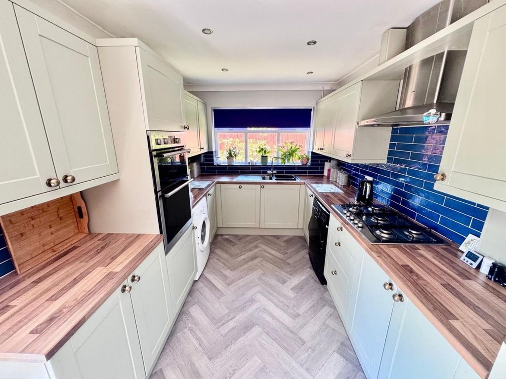 Property photo 2 of 16 Kitchen
