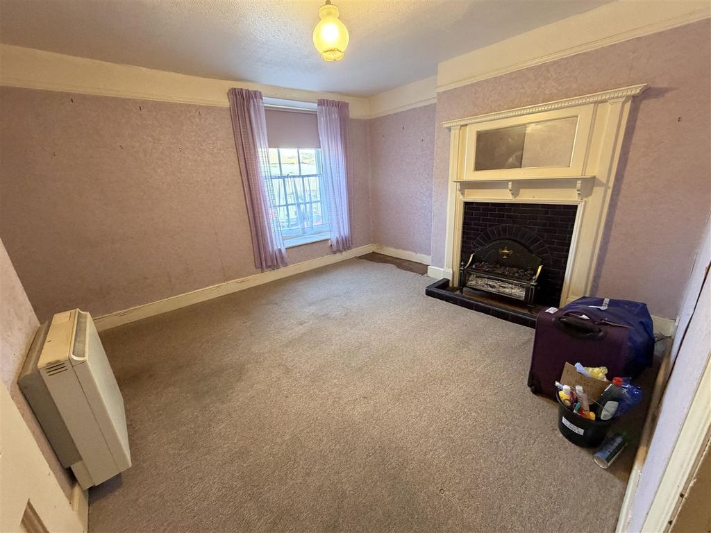 Property photo 3 of 15 Front Lounge