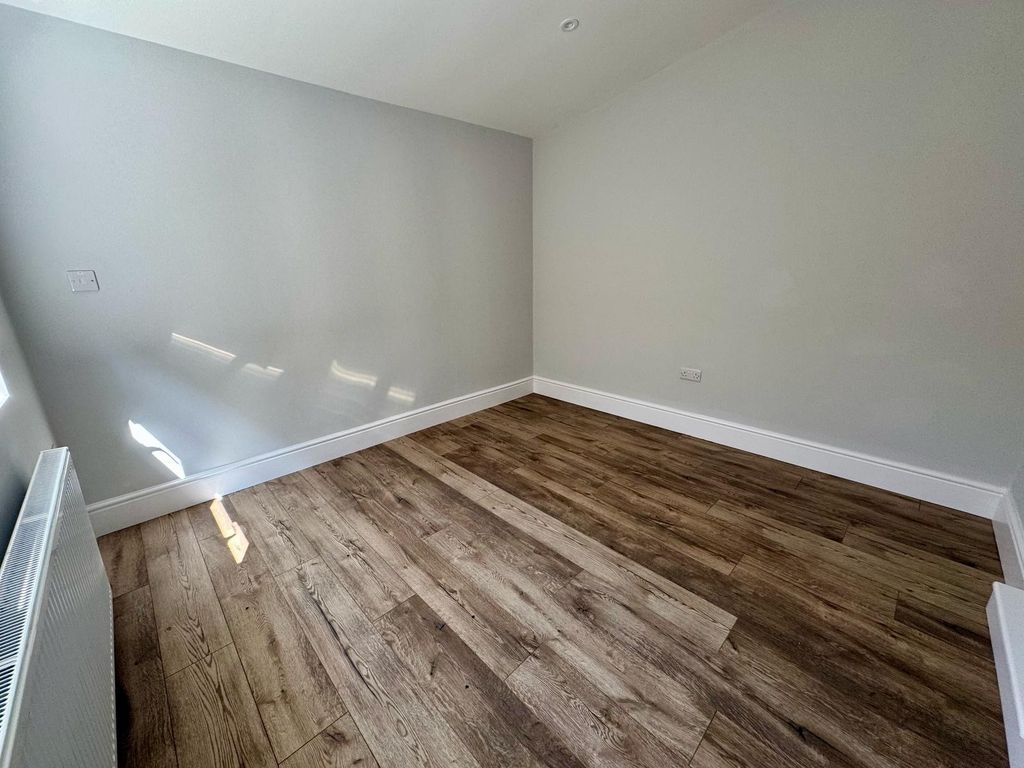 Property photo 3 of 11 Bedroom 1