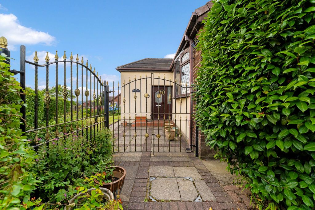Property photo 3 of 45 Photograph 5