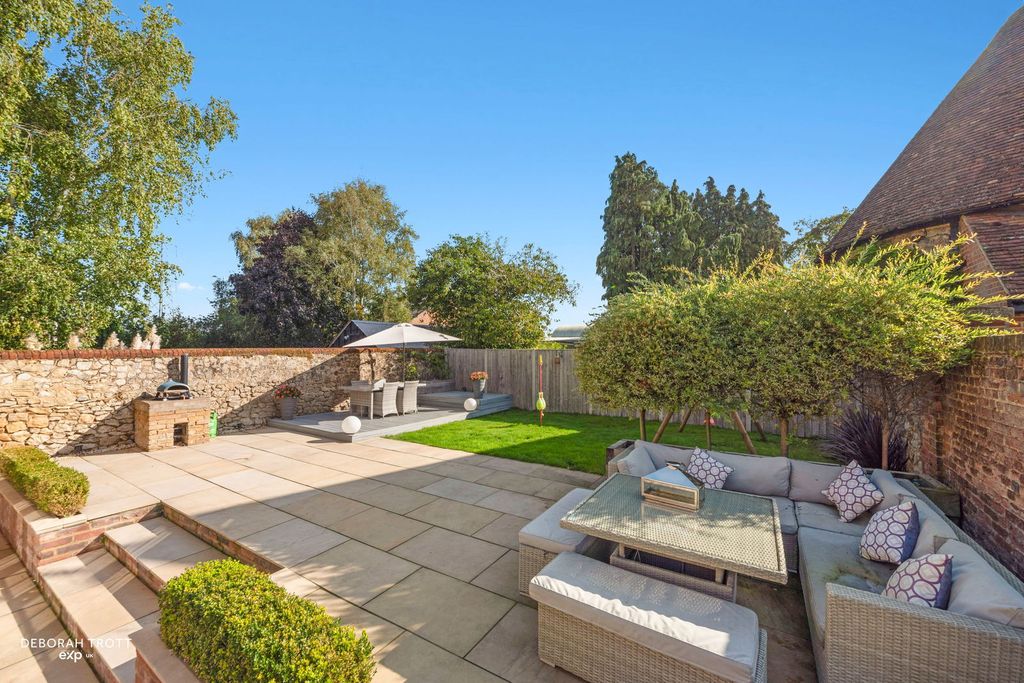 Property photo 2 of 32