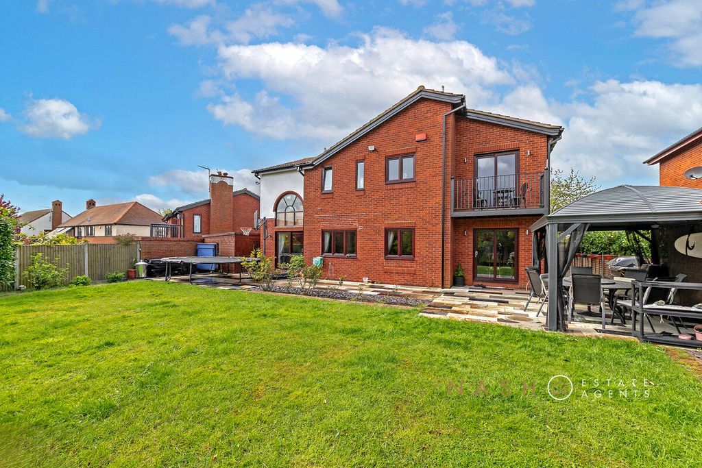 Property photo 2 of 27