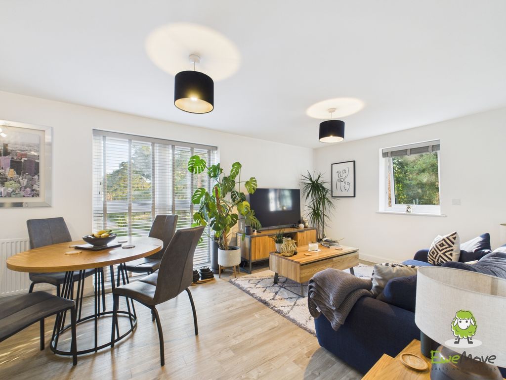 Property photo 3 of 17 Ewemove Estate Agents Basingstoke - Bramshott Hous