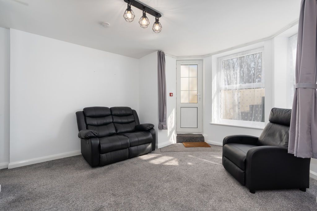 Property photo 3 of 14 Flat 1, 11 Woodville Terrace