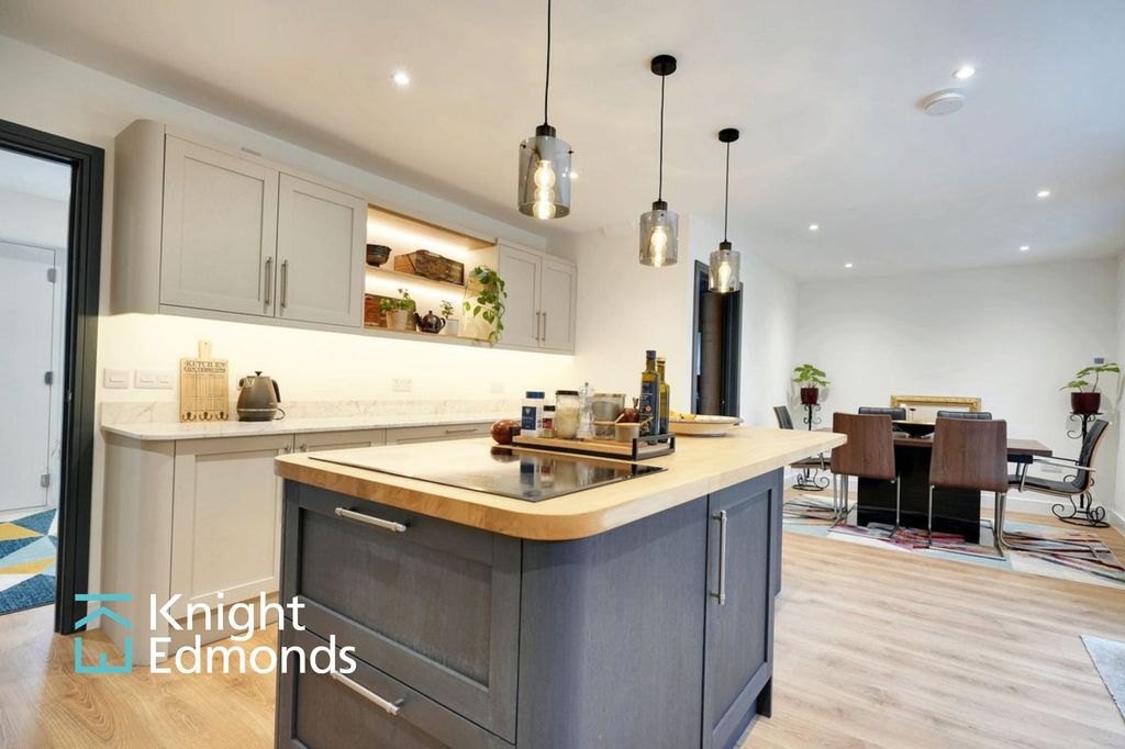 Property photo 2 of 24