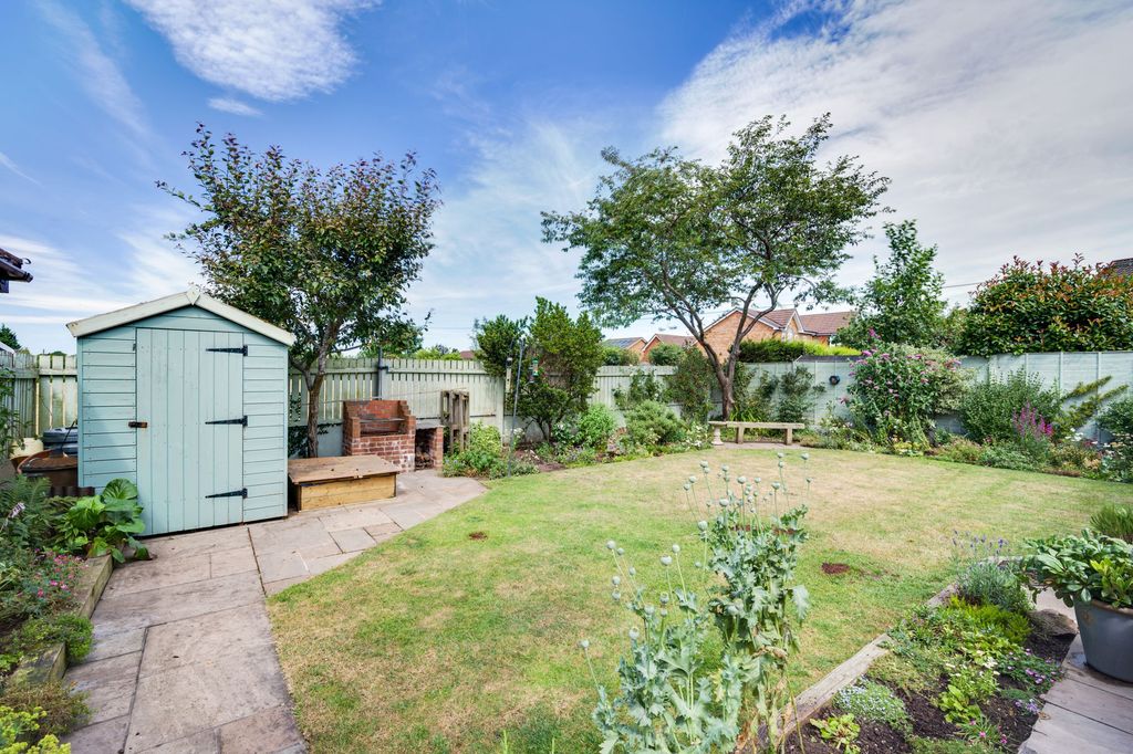 Property photo 2 of 32