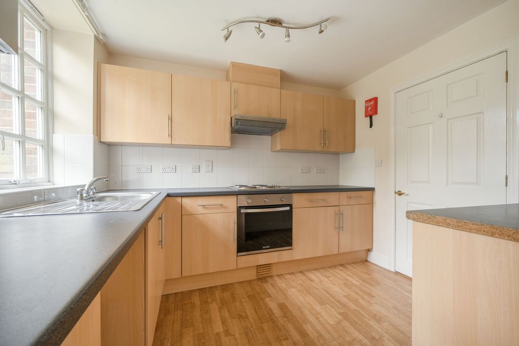 Property photo 2 of 24 1365412-17-68ee4F...