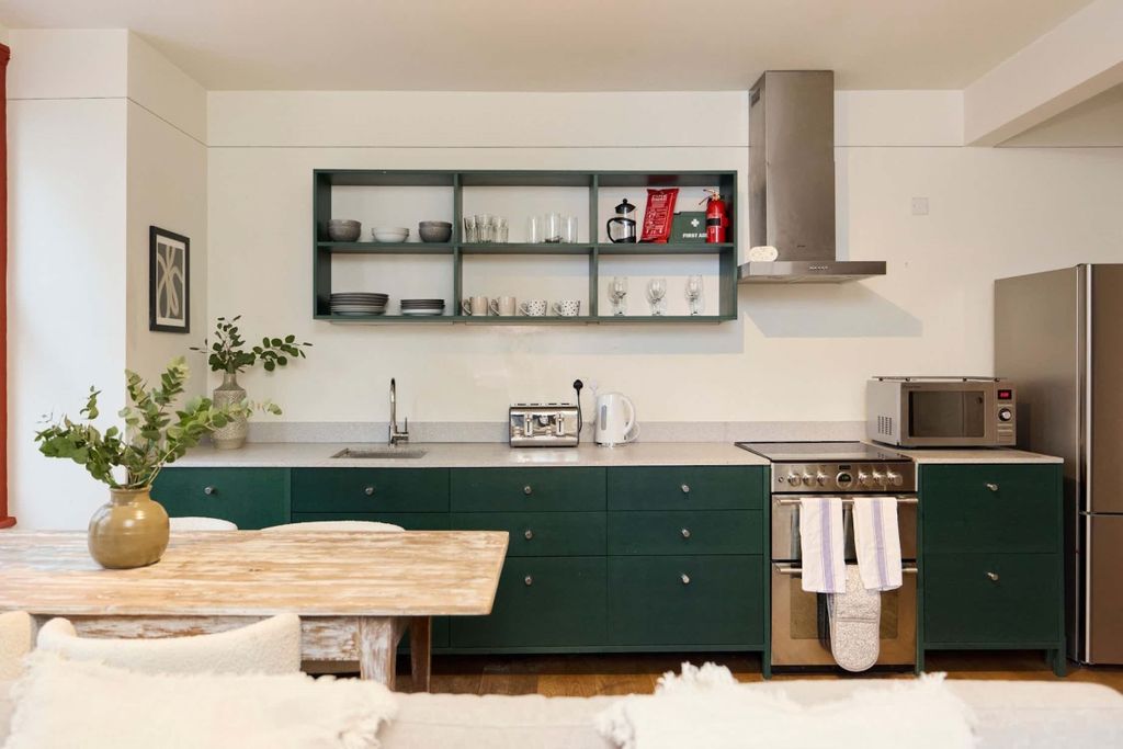 Property photo 3 of 40 E7628480-5cc6-40A...